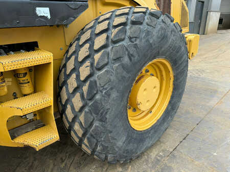Bandenwalsen 2011 Caterpillar CS76 XT (13)