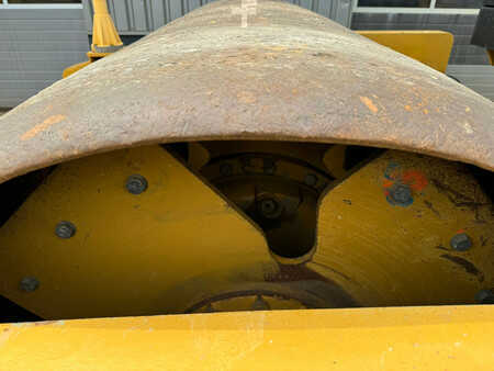 Bandenwalsen 2011 Caterpillar CS76 XT (25)