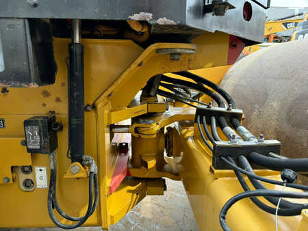 Bandenwalsen 2011 Caterpillar CS76 XT (30)