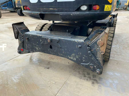Pelle sur pneus 2013 JCB JS200W Material Handler (14)