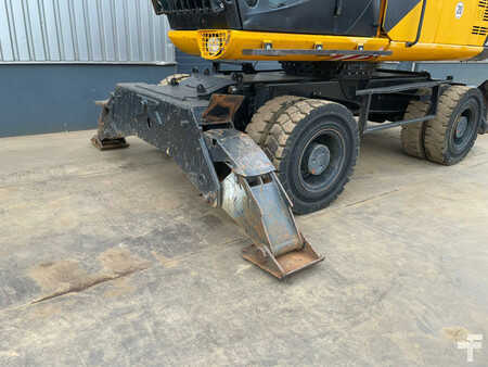 Pelle sur pneus 2013 JCB JS200W Material Handler (16)