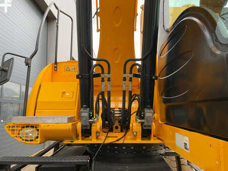 Pelle sur pneus 2013 JCB JS200W Material Handler (18)