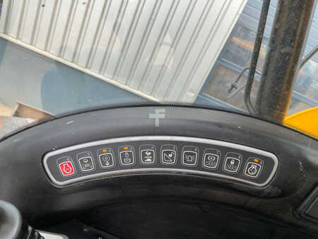 Pelle sur pneus 2013 JCB JS200W Material Handler (26)