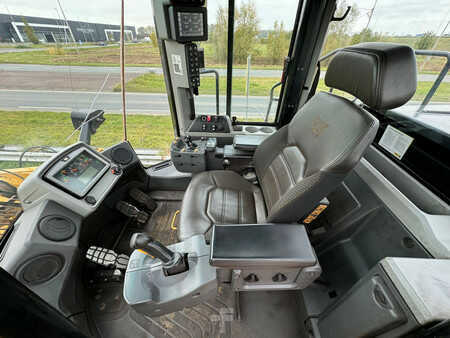 Kolové nakladače 2019 Caterpillar 980M (21)