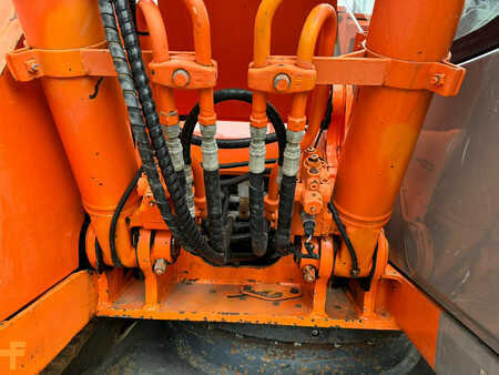Korečková rýpadla 2007 Hitachi ZX135US (14)