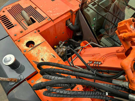Korečková rýpadla 2007 Hitachi ZX135US (20)