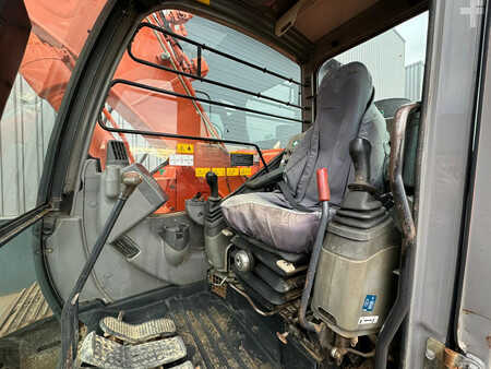 Korečková rýpadla 2007 Hitachi ZX135US (22)