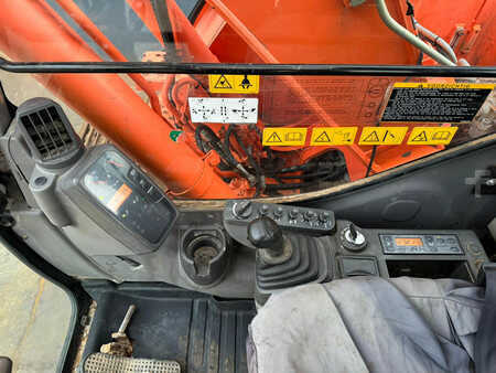 Korečková rýpadla 2007 Hitachi ZX135US (24)