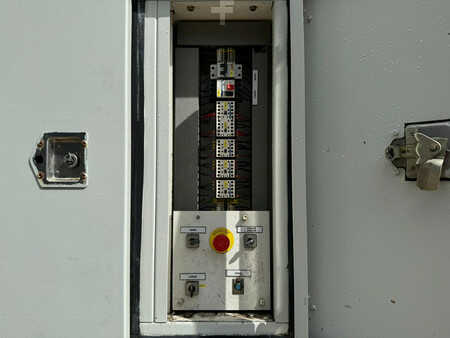 Power Generator 2006 Olympian GEP165 150kVA Generator set on trailer (28)