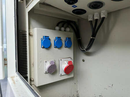 Power Generator 2006 Olympian GEP165 150kVA Generator set on trailer (29)