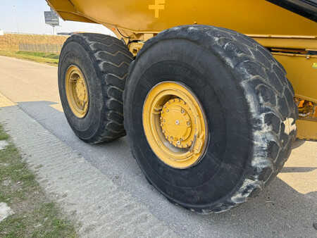 Knickgelenkte Muldenkipper/Dumper 2018 Caterpillar 735C (13)