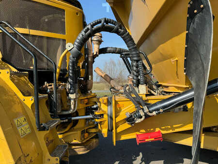 Knickgelenkte Muldenkipper/Dumper 2018 Caterpillar 735C (17)