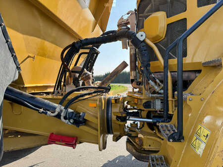 Knickgelenkte Muldenkipper/Dumper 2018 Caterpillar 735C (18)