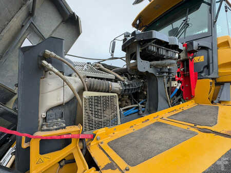 Bell B40E - CE / Tail gate