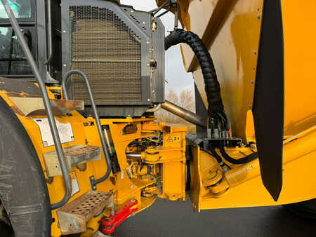 Artikulerte dumpere 2017 Bell B45E (11)