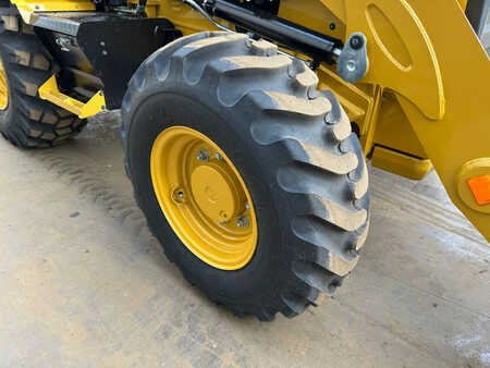 Rigid Backhoe Loader 2024 Caterpillar 424 - 4WD / AC (22)