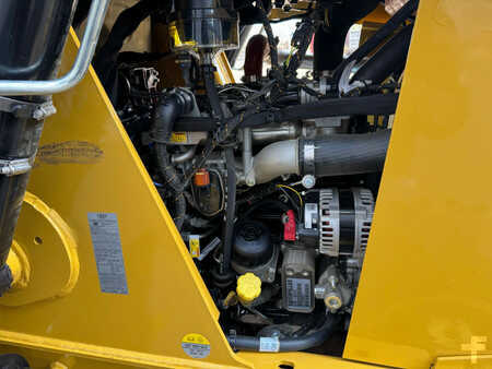 Rigid Backhoe Loader 2024 Caterpillar 424 - 4WD / AC (23)