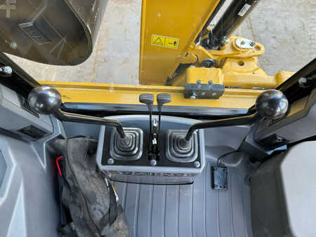 Rigid Backhoe Loader 2024 Caterpillar 424 - 4WD / AC (28)