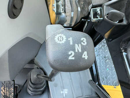 Rigid Backhoe Loader 2024 Caterpillar 424 - 4WD / AC (30)