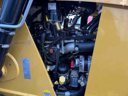 Rigid Backhoe Loader 2024 Caterpillar 424 - 4WD / AC (25)