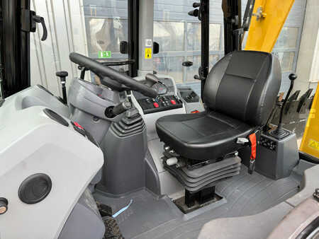 Rigid Backhoe Loader 2024 Caterpillar 424 - 4WD / AC (26)