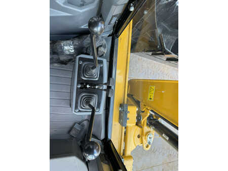Rigid Backhoe Loader 2024 Caterpillar 424 - 4WD / AC (28)