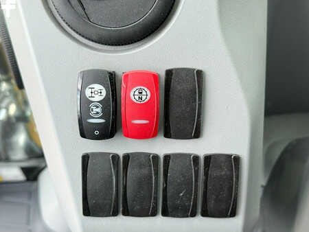 Rigid Backhoe Loader 2024 Caterpillar 424 - 4WD / AC (32)