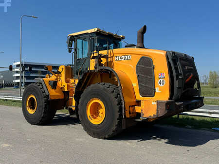 Kolové nakladače 2017 Hyundai HL970 (2)