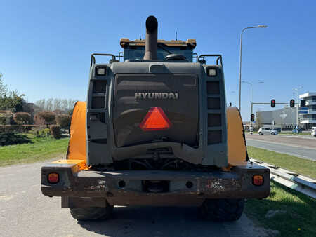 Kolové nakladače 2017 Hyundai HL970 (8)
