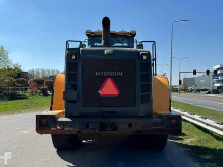 Kolové nakladače 2017 Hyundai HL970 (6)