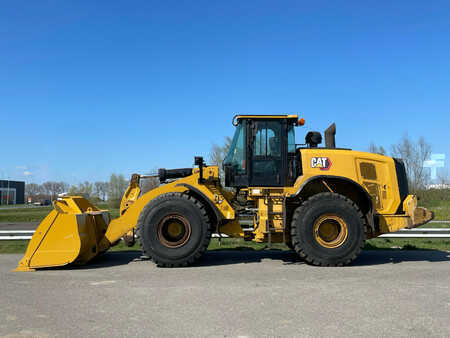 Kolové nakladače 2021 Caterpillar 972M XE - CE / new tires / new bucket edge (1)