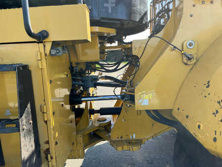 Kolové nakladače 2021 Caterpillar 972M XE - CE / new tires / new bucket edge (24)