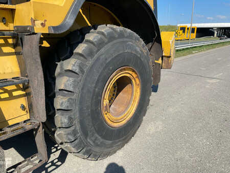 Kolové nakladače 2021 Caterpillar 972M XE - CE / new tires / new bucket edge (30)