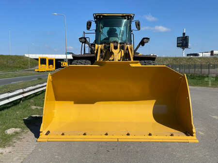 Kolové nakladače 2021 Caterpillar 972M XE - CE / new tires / new bucket edge (8)