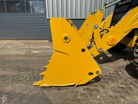 Koparko - Ładowarki sztywne 2025 Caterpillar 424 4x4 Backhoe Loader (14)