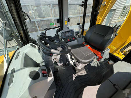 Koparko - Ładowarki sztywne 2025 Caterpillar 424 4x4 Backhoe Loader (28)