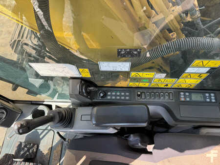 Rupsgraafmachines 2015 Caterpillar 323EL (27)