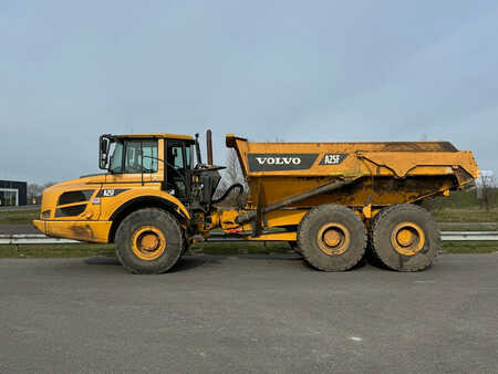 Knickgelenkte Muldenkipper/Dumper 2013 Volvo A25F (1)