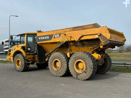 Knickgelenkte Muldenkipper/Dumper 2013 Volvo A25F (2)