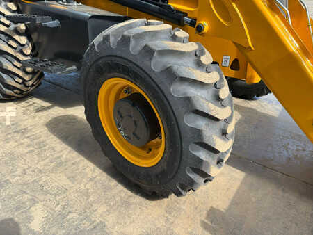 Koparko - Ładowarki sztywne 2024 JCB 3DX 4x4 4-1 Bucket, Hammerlines (18)