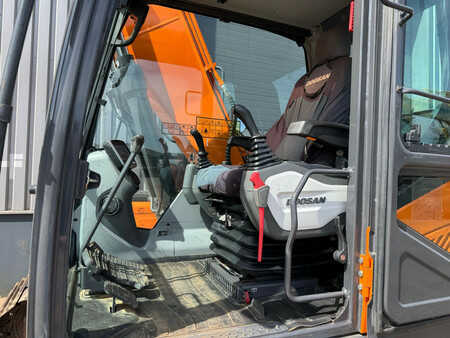 Escavadora de rastos 2021 Doosan DX140LC-5 - CE / Verachtert CW30 - GP edge bucket (17)