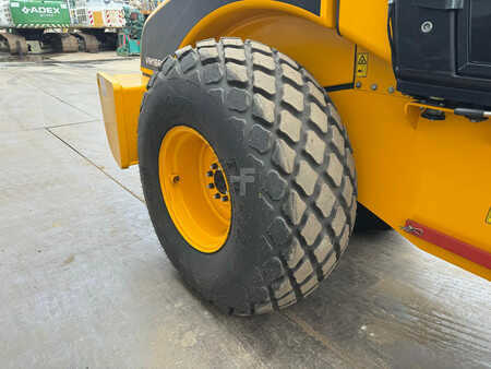 Compacteur monocylindre 2025 JCB VM166D (17)