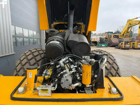 Compacteur monocylindre 2025 JCB VM166D (24)