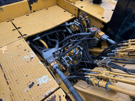Beltegraver 2015 Caterpillar 352F (22)