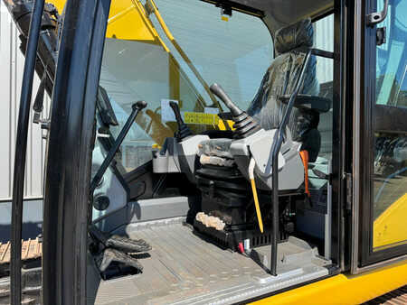 Kettenbagger 2025 Caterpillar 323D3 (23)
