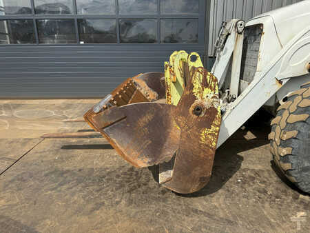 Koparko - Ładowarki sztywne 2006 Volvo BL71 backhoe loader (15)
