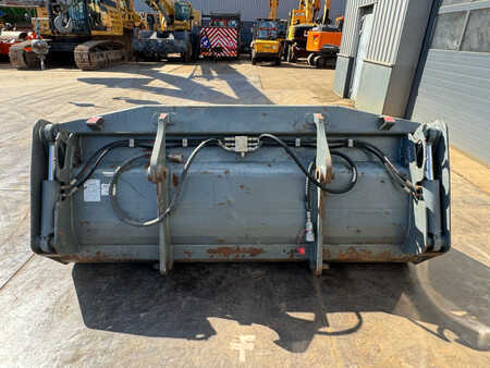 Kramer 8155 / Forks / bucket