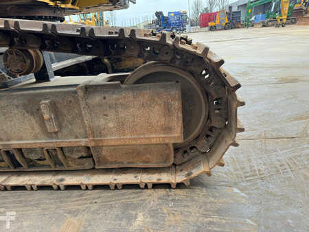 Beltegraver 2018 Caterpillar 352F (15)