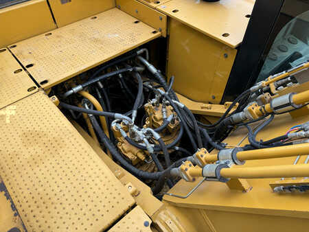 Beltegraver 2018 Caterpillar 352F (24)