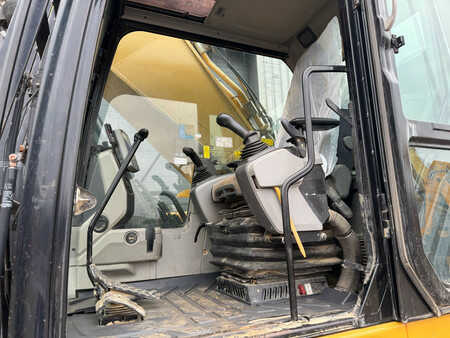 Beltegraver 2018 Caterpillar 352F (28)